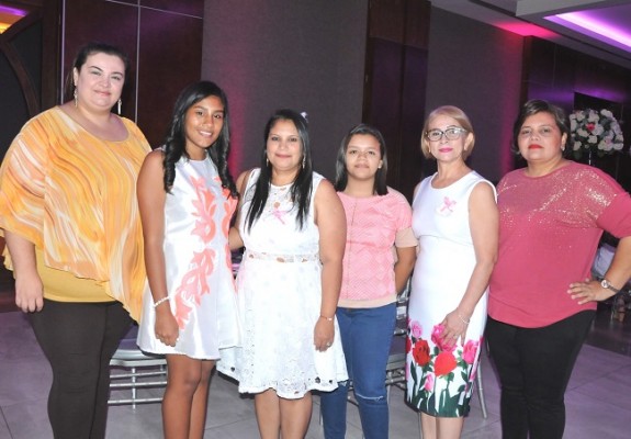 Annie Rivera, Nicolle Mendoza, Sobeyda de Mendoza, Vivian Parham, Sandra Janeth Pineda y Vivian de Parham