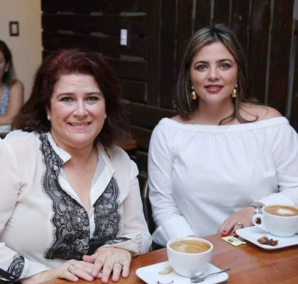 Audelia Dabdoub con Lupita Hawit