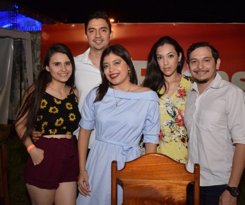 Brenda Guillen, David Palencia, Jordana Tarrab, Jennifer Reyes y Edgard Reyes