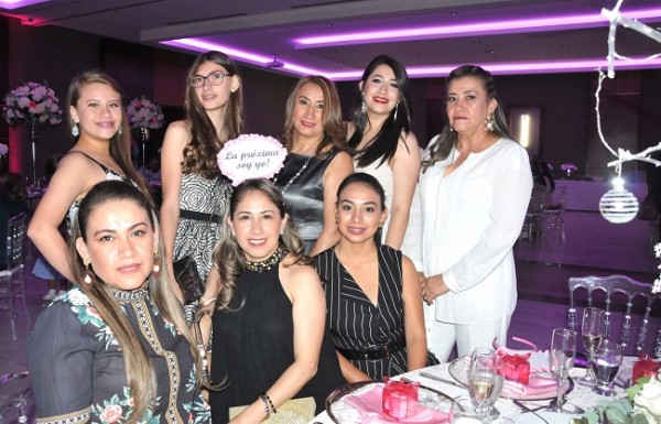 Dayana Ramírez, Astrid Sorto, Carmen Portillo, Gladys Hernández de López, Lorena Portillo, Delmi Portillo y Diana Portillo