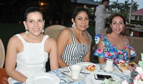 Fanny Santos, Karen Reyes y Sheyla Bardales
