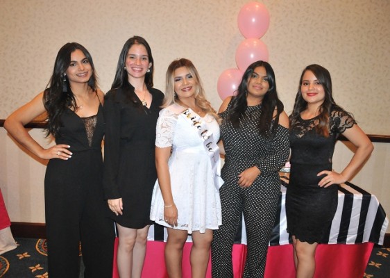 Faviola Hernández, Violeta Talavera, Meliza Hernández, Denisse Hernández y Angie Fajardo