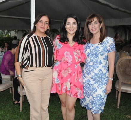 Francesca, Daniela y Patricia Murillo