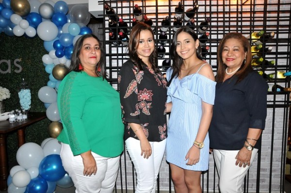 Geraldina Zaldívar, Alejandra Quezada, Michelle Quezada y Miriam García