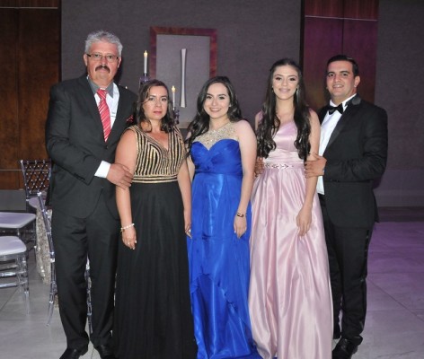 Joel Pérez, Ana Posadas, Luz Lemus, Daniela y José Estévez