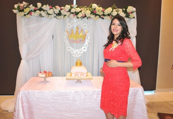 Katia Aguilera de Rojas en su baby shower