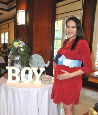 Kelly Ramos de Mejía en la dulce espera de su bebé.