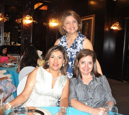 Lizeth Miranda, Geraldina de Pineda y Patricia Salomón