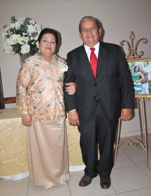 Los padres de la novia, José Amilcar Granados y Silvia de Granados