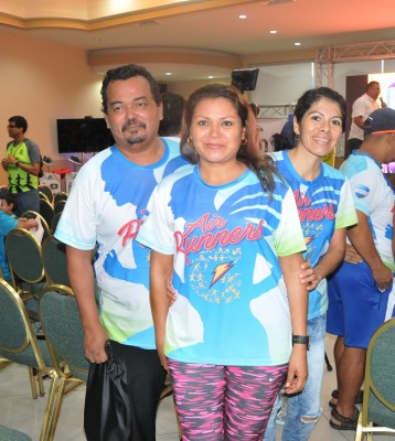 Luis Mejía, Sandra y Yolanda Gómez