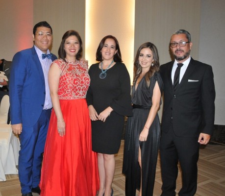 Mario Chong, Carla Chong, Arlen Caballero, Claudia Olivera y Alejandro Zelaya