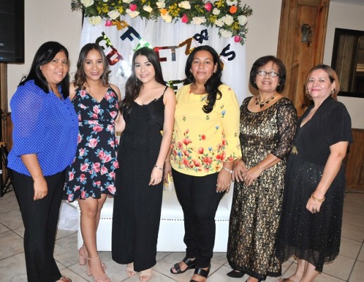 Milly Maldonado, Gabriela Mejía, Merary Maldonado, Sonia Flores, Argentina Armas y Domitila Miranda