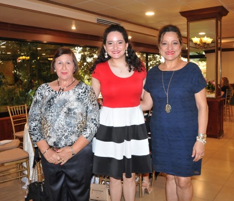 Olivia de Ferraro, Victoria Amaya y Reyna de Amaya