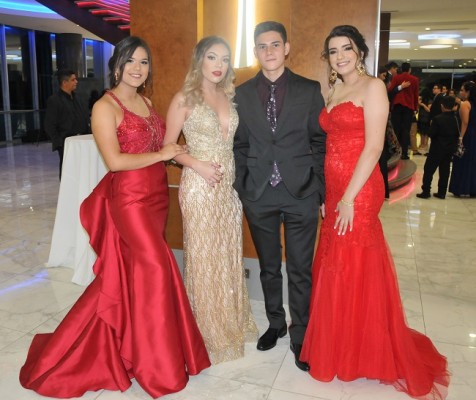 Pamela Nieto, Allison Vásquez, Diego Leiva e Ingrid Romero