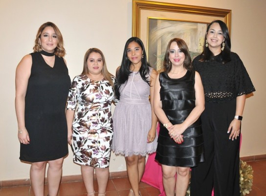 Suyapa Rápalo, Angie Portillo, Fanny Seren, María Mercedes López y Ariana Torres.