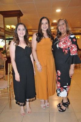 Velia Núñez, Andrea Villanueva y Emilia Sagastume