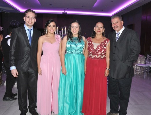 Wilfredo y Marcela Posadas, Dulce Posadas, Irene Tábora Pérez y Wilfredo Posadas