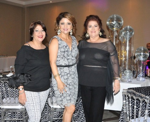 Yanira Kattán, Lizeth Miranda y Audelia Mahchi en la fiesta de reencuentro de IDE