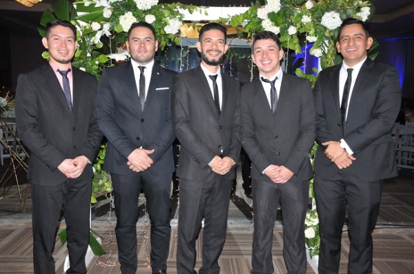 Los caballeros del cortejo de bodas: Yordy Arita Rojas, Kevin Meraz, Jorge Rojas, Allan Cueva y José Prado