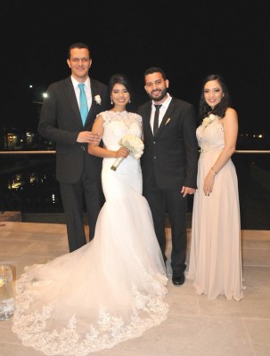 Ángel Enamorado y Sofía Avelar junto a sus padrinos de boda, Bryan Steer y Alba Sabillón