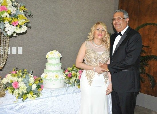 8 años de casados celebraron Mariano Banegas y su esposa Lourdes Banegas