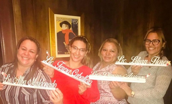 Las maestras del Jardín de Niños Japón: Alba Maldonado, Teresa Caballero, Dinora Arriaga y Lilian Flores, celebrando su cena navideña.