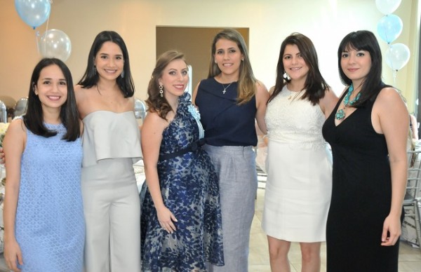 Ana Lucía Soto de Ronen, Ana Cristina Soto, Mira Bandack de Canahuati, Patty de Guzman, Carla Milla y Raquel Paz