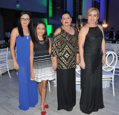 Andy Reyes, Victoria Cruz, Maribel de Paz y Vilma Reyes