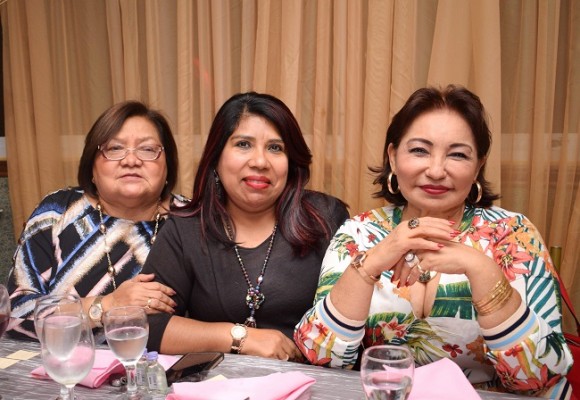 Antonieta Escobar, Sheyla García y Gabriela Mejía