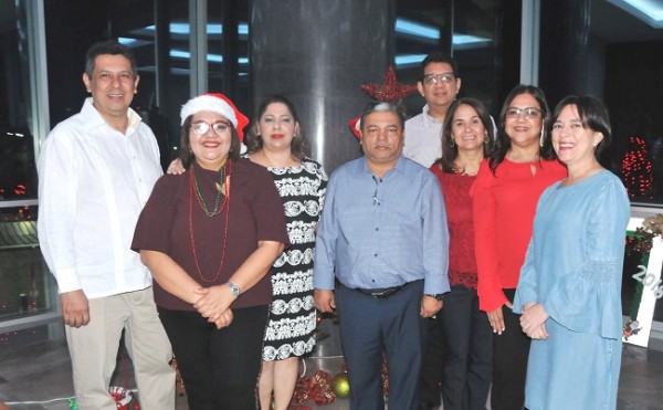 Armando Abreu, Elka Vásquez, Karla Funes, Leonidas Bobadilla, Ivin Perdomo, Sergio Reyes, Sandra Cáceres y Sandra Reyes