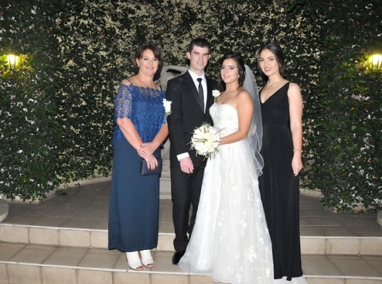 Carolina Vindel y Michael Poole junto a su madre, Karen Poole, y su hermana Jamie Poole