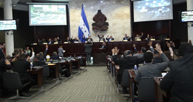 Diputados ya no quieren firmar ni votar por leyes por temor a la persecución judicial