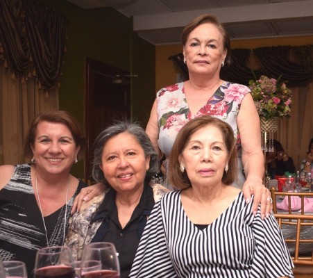 Doña Rosario de Núñez, Rita Simón, Sonia de Reyes y Aura Gattling.