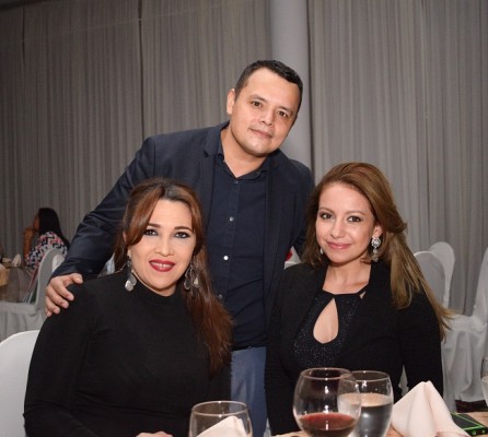 Eric González, Karina Ávila y Belkis Castillo
