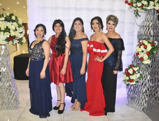 Flor de Handal, Ritzy Sánchez, Marilyn Galindo, Edlin Villalta y Karen Handal