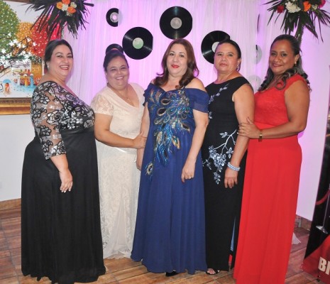 Geraldina Zaldivar, Viviana Dubón, Norma Villeda, Martha Borjas y Lourdes Romero