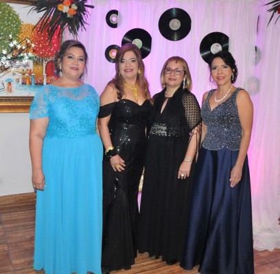 Las anfitrionas del reencuentro, Elsy Barahona, Delfina Castro, Tirza Quiroz y Gladys Mejía