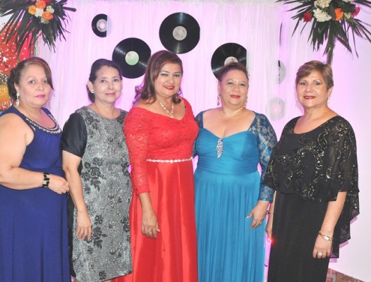 Lesly Chinchilla, Sonia Altamirano, Magda Mármol, Ivette Orellana y Lilian Trejo