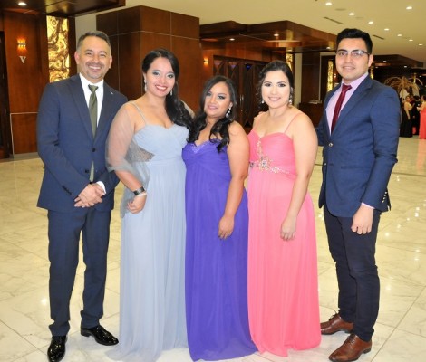 Mario Arita, Lourdes Quintanilla, Jeymi Castellanos, Paola Ortega y Josué Argueta