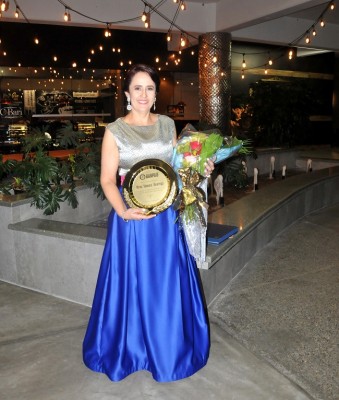 Entre los galardonados, Mirna Xiomara Alvarenga recibió un reconocimiento especial por sus 25 años de trayectoria en Banpaís.