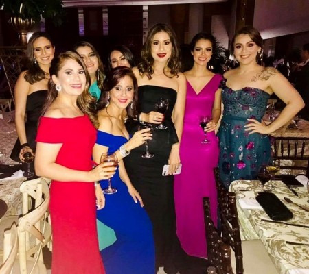 Muy elegantes lucieron las damas de Banpaís durante la gran Gala de Premiación