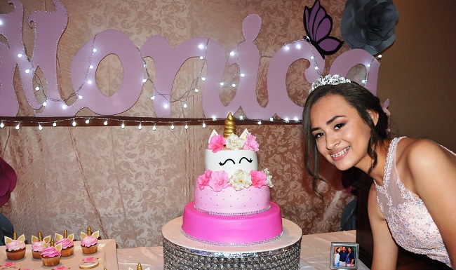 Una mágica fiesta de unicornio en los 15 años de Mónica