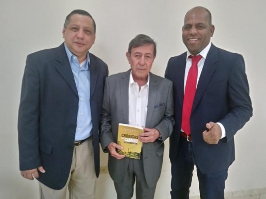 Renán Martínez presentó su libro