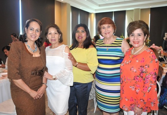 Sandra Alvarado, Aura Gatlin, Sheyla García, Mery Mourra e Irma Castejón