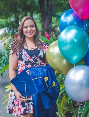 Scarleth Giselle Mena Saánchez se graduó de licenciada en mercadotecnia y lo celebró en el salón Pulhapanzak del Hotel y Club Copantl