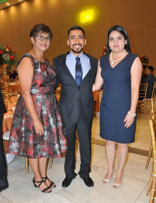 Vilma Rivera, Mario Perdomo y Glenda Cruz