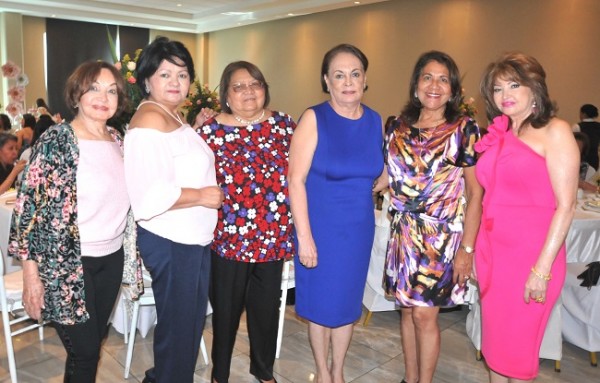 Vilma Rosales, Lupita Monge, Antonieta Escobar, Rosario Núñez, Vilma Karow y Maritza Soto de Lara