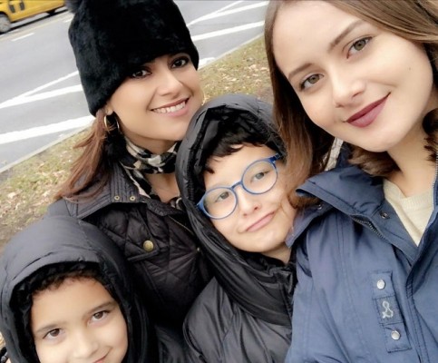 Wendy Rajan con su familia en NY