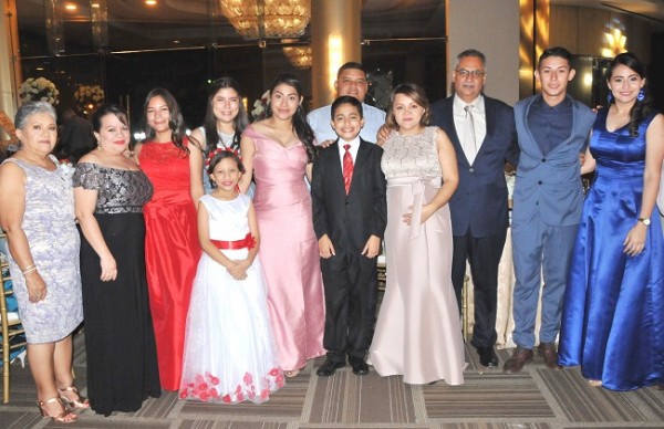 Amistades y familiares de Johnny Tinoco y Ledy Doblado, compartieron con ellos su unión matrimonial
