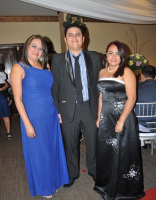 Belinda Morales, Alejandro Vallecillo y Karly Castro